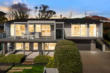 1 Charles Dickens Drive, Mellons Bay