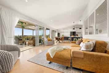 1 Charles Dickens Drive, Mellons Bay