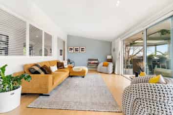 1 Charles Dickens Drive, Mellons Bay