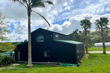 160M² STORAGE AND OFFICE FOR LEASE
