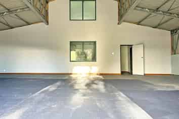 160M² STORAGE AND OFFICE FOR LEASE
