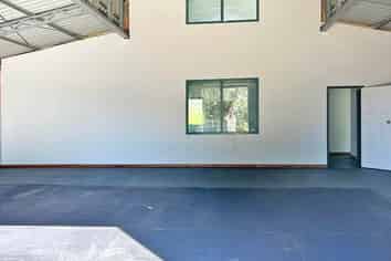 160M² STORAGE AND OFFICE FOR LEASE
