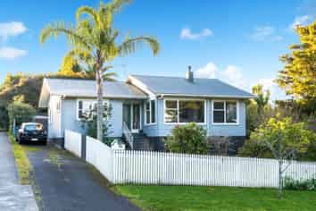 60 Hilling Street, Titirangi