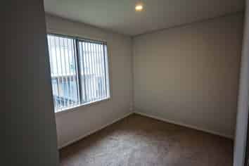 18 Ceramic Lane, New Lynn