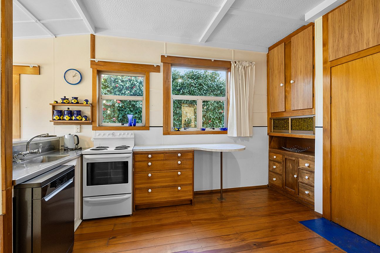 SO MANY OPTIONS AT 1 QUEENS ROAD! - Aanzicht 6