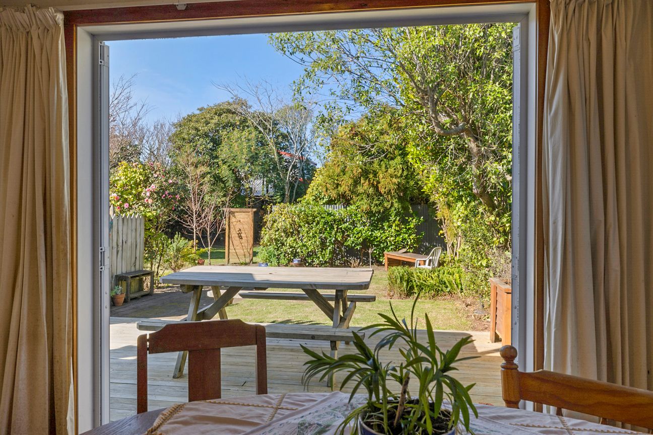 SO MANY OPTIONS AT 1 QUEENS ROAD! - Aanzicht 4