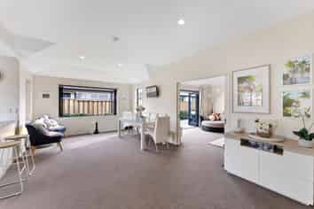11 Lassiter Green, Northwood