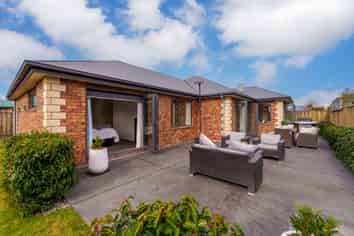 11 Lassiter Green, Northwood