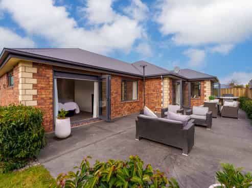 11 Lassiter Green, Northwood