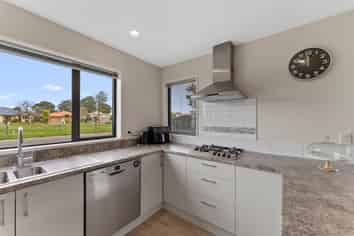 11 Lassiter Green, Northwood