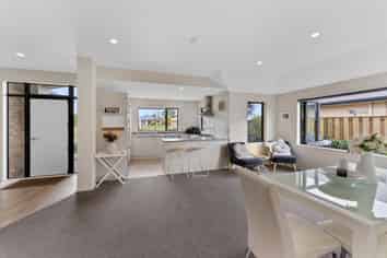11 Lassiter Green, Northwood