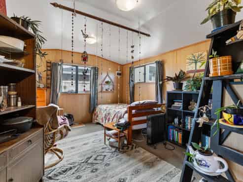 9 Mahoe Street, Strandon