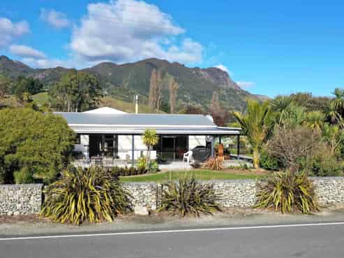 758 Abel Tasman Drive, Pohara