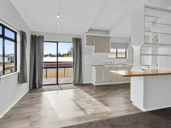 8A Raumati Crescent, Onerahi