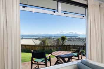 18 View Mount, Stoke