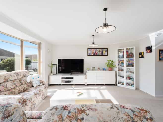 2/73 Vintage Drive, Henderson