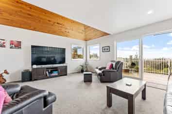 432 Whangaparaoa Road, Stanmore Bay
