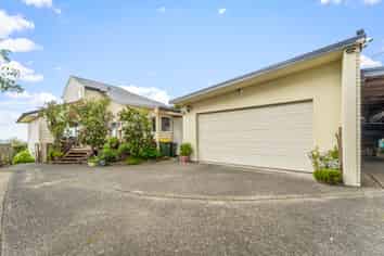 432 Whangaparaoa Road, Stanmore Bay