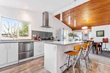 432 Whangaparaoa Road, Stanmore Bay