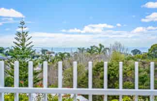 432 Whangaparaoa Road, Stanmore Bay