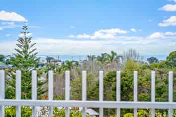 432 Whangaparaoa Road, Stanmore Bay