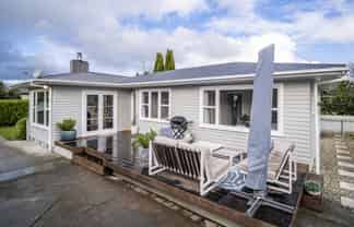 15 Lipscombe Crescent, Havelock North