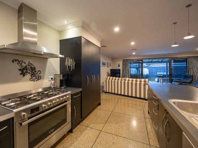77 Meridian Grove, Kelvin Grove