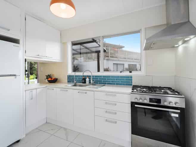 2/27 Spence Road, Henderson