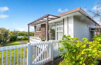 2/27 Spence Road, Henderson