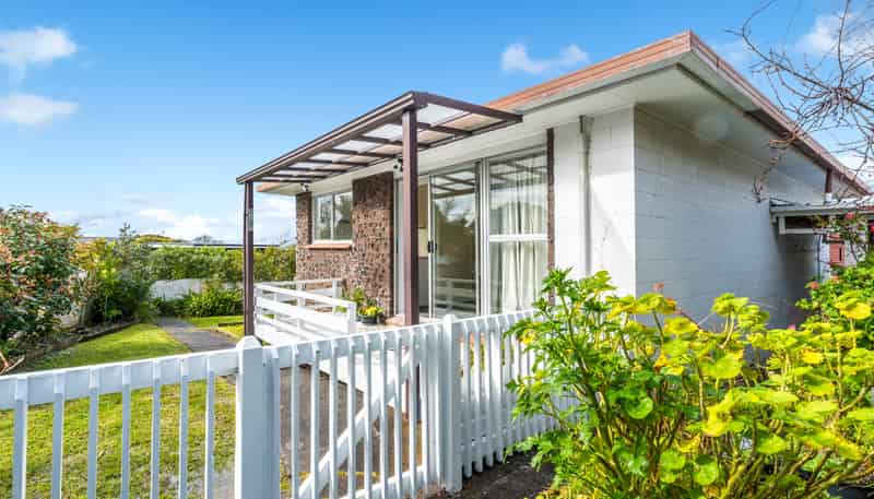 2/27 Spence Road, Henderson