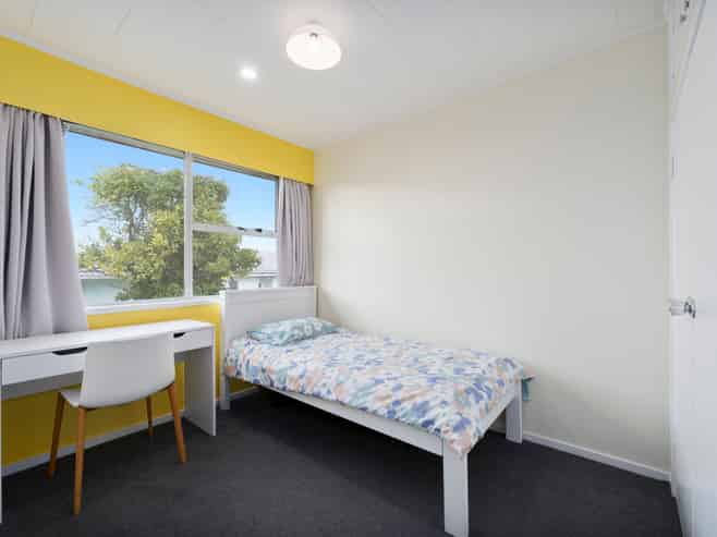 2/27 Spence Road, Henderson