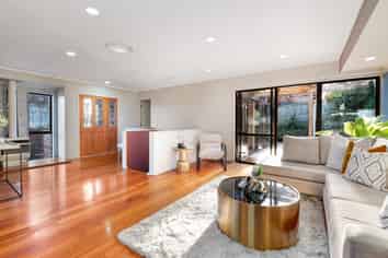 2/8 Antrim Grove, Bayview