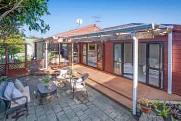 2/8 Antrim Grove, Bayview