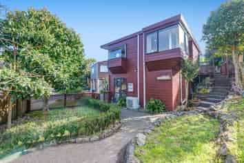2/8 Antrim Grove, Bayview
