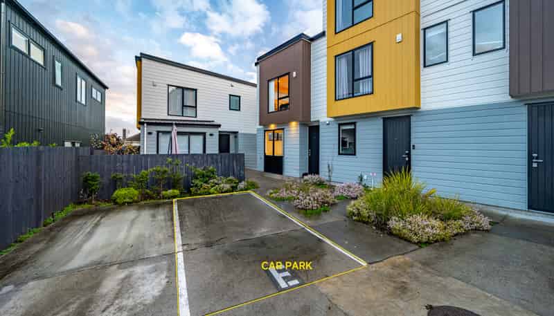 5E Beach Road, Te Atatu Peninsula