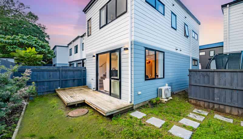 5E Beach Road, Te Atatu Peninsula