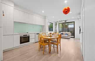 5E Beach Road, Te Atatu Peninsula