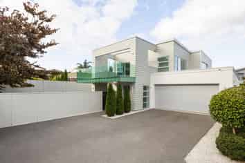 896A River Road, Queenwood