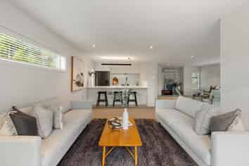 896A River Road, Queenwood