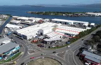 994sqm of warehouse + 200sqm of yard!