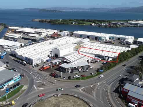994sqm of warehouse + 200sqm of yard!
