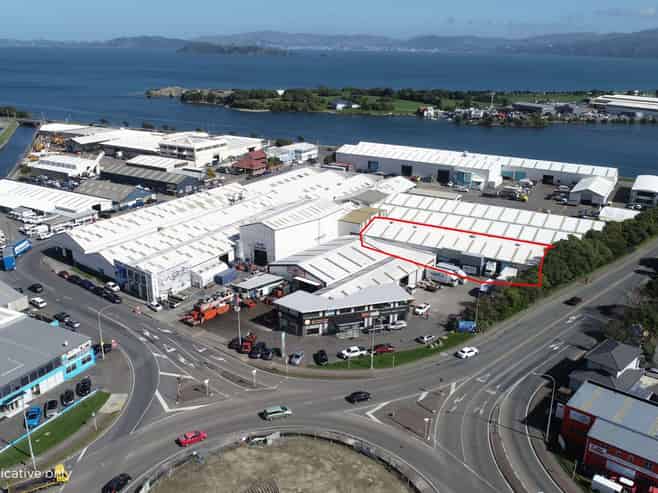 994sqm of warehouse + 200sqm of yard!