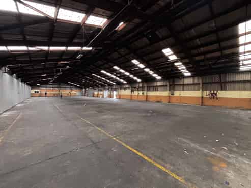 994sqm of warehouse + 200sqm of yard!