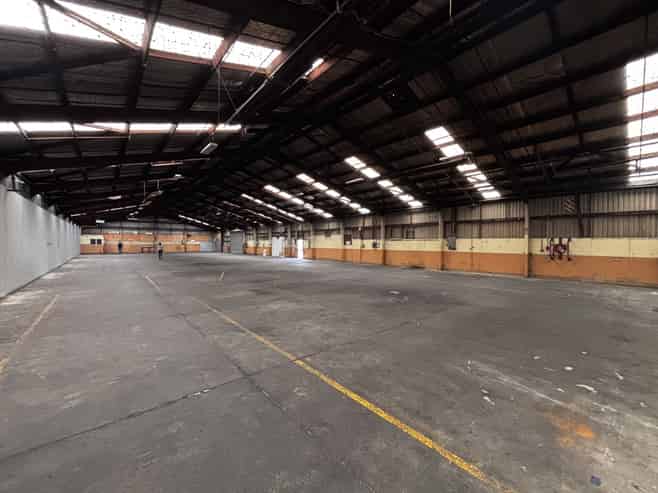 994sqm of warehouse + 200sqm of yard!
