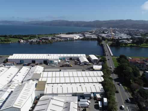994sqm of warehouse + 200sqm of yard!