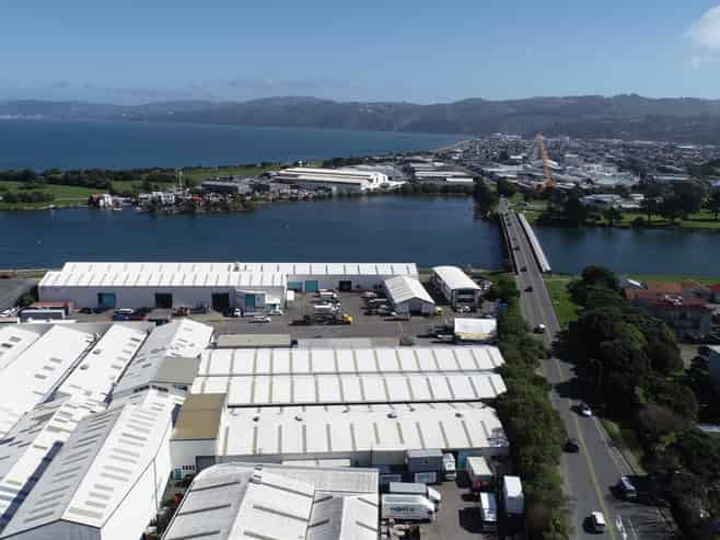 994sqm of warehouse + 200sqm of yard!
