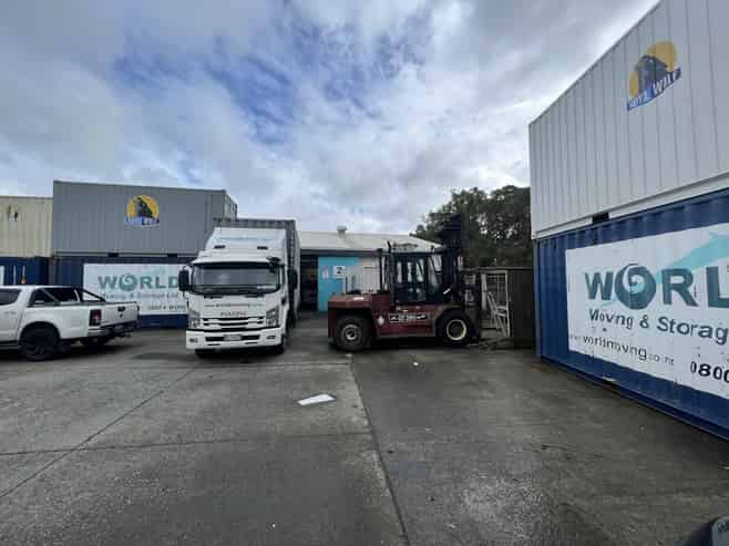 994sqm of warehouse + 200sqm of yard!