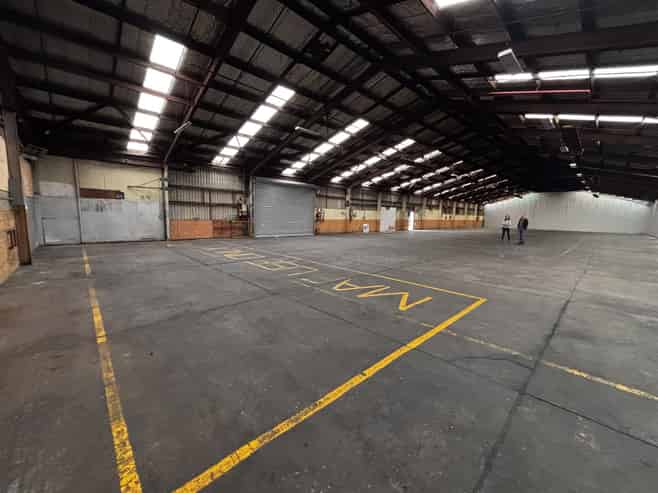 994sqm of warehouse + 200sqm of yard!