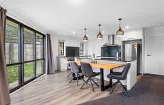 35 Shaw Road, Coastlands