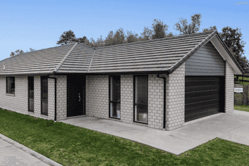 35 Shaw Road, Coastlands